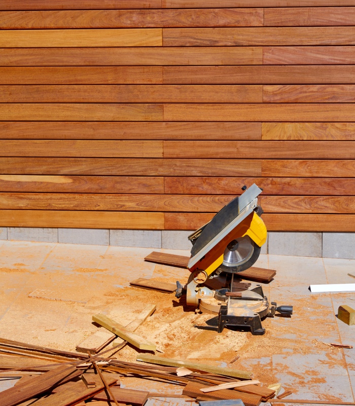 Découpe de lames pour pose de bardage bois
