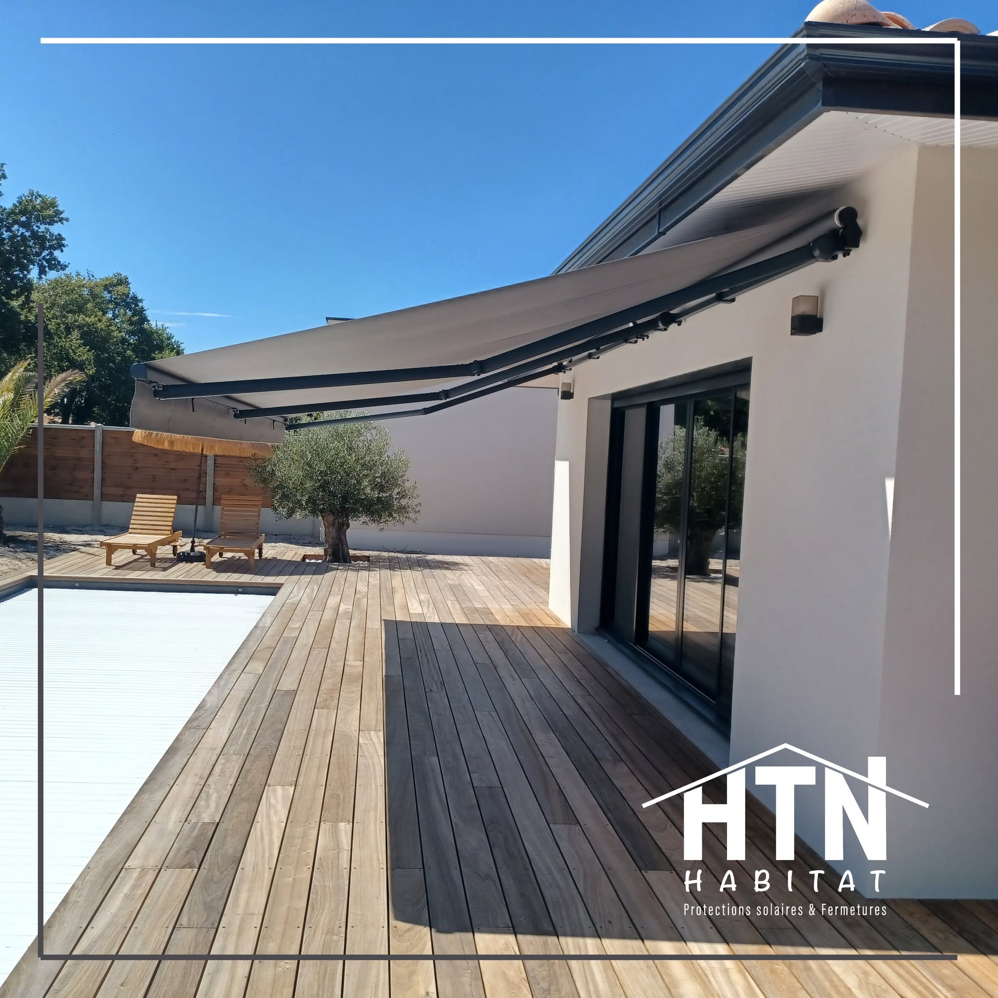 Store banne au dessus d'une terrasse